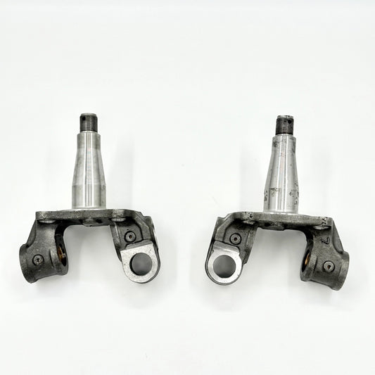 2x Knuckle Front Axle Left + Right For Isuzu NRR NQR NPR NPR - HD 4HE1 4HK1 99 - 25 - GoTrucky